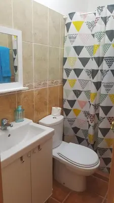 Un baño de Las Casillas de Tasarte by Villas Rivero