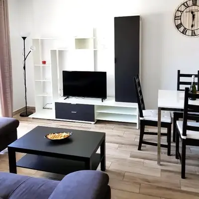 Luxury 2 bedroom APT 2 min from beach