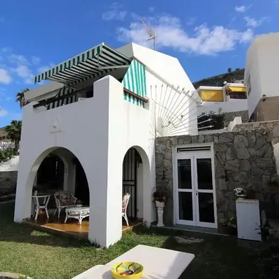 Lovely 2 bedroom house with private garden