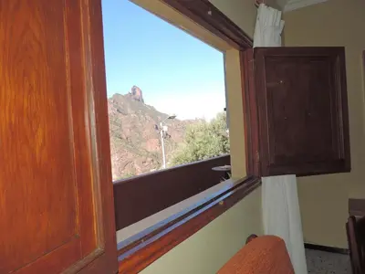 Vista general de una montaña o vista desde la casa o chalet