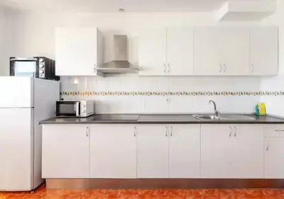 Una cocina o zona de cocina en Playa Azul: Amplio y luminoso con vistas al mar