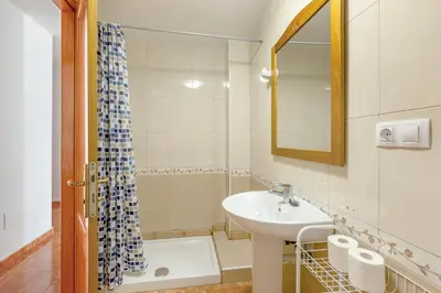 Un baño de Brisa Marina: amplio y luminoso con vistas al mar