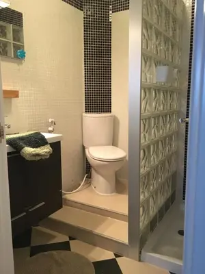 Un baño de NATURAL CONFITAL BEACH