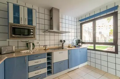 Una cocina o zona de cocina en Sunshine Beach Villas