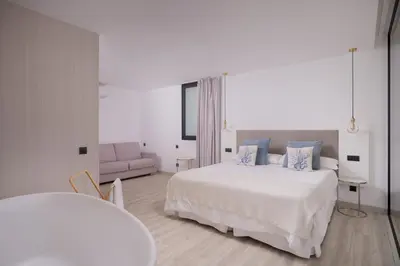Cama o camas de una habitación en The One Luxury Apartments