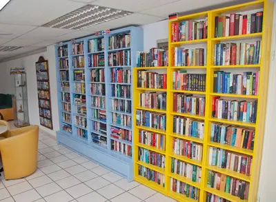 Biblioteca en el apartahotel