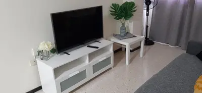 Una televisión o centro de entretenimiento en Rosyshome102