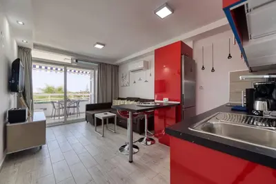Una cocina o zona de cocina en 4 minutes walk from Yumbo