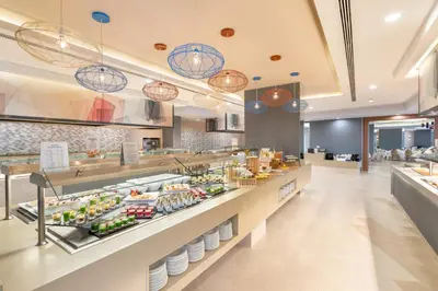 Comida en o cerca de este hotel