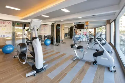 Gimnasio o instalaciones de fitness de Hotel Riu Palace Palmeras - All Inclusive