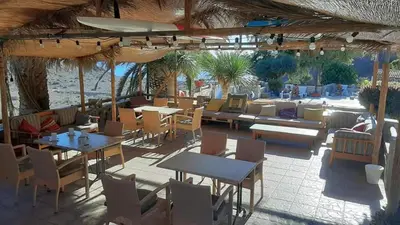 Un restaurante o sitio para comer en Blue Ocean Camp - Tasartico
