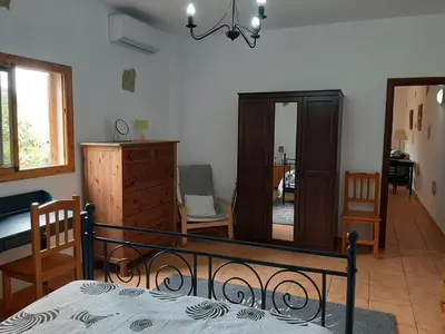 Cama o camas de una habitación en Peaceful house set on a vineyard & work friendly