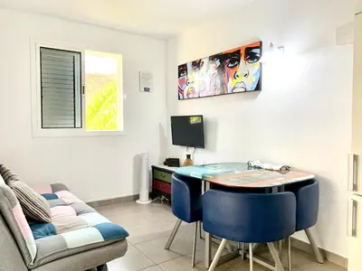 Una televisión o centro de entretenimiento en Casa di Luca EL VERGEL by luca properties gran canaria