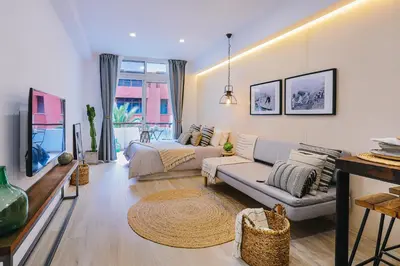 Zona de estar de STRATUS LOFT GRAN CANARIA, elegancia junto al mar.