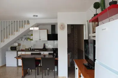 Una cocina o zona de cocina en Casa Feliz en el complejo Las Fresas