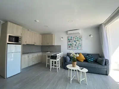 Una cocina o zona de cocina en Billy's Marina 360 with pool access
