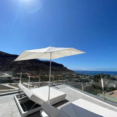 Billy's Marina 360 with pool access
