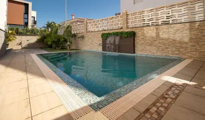 Piscina en o cerca de Villa, Private heated pool and jacuzzi .