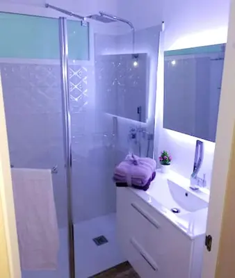 Un baño de Spacious Apartment in Las Palmas 80 m² with Air Conditioning