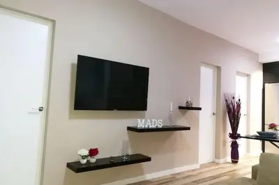 Una televisión o centro de entretenimiento en Spacious Apartment in Las Palmas 80 m² with Air Conditioning