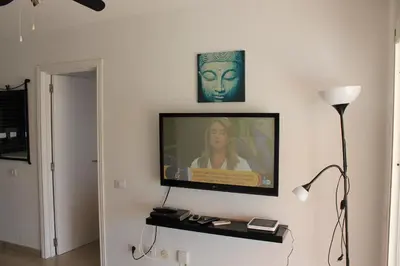 Una televisión o centro de entretenimiento en Casa Romantica de Balcon de Amadores