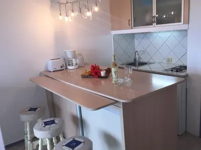 Una cocina o zona de cocina en 5 min walk from Yumbo! 417