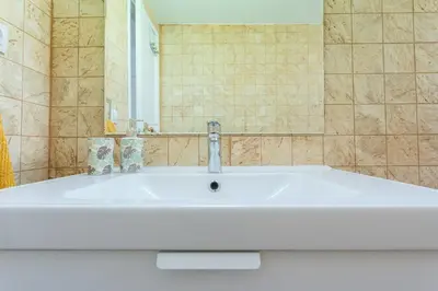 Un baño de Cozy Apartment in Salinetas Beach.