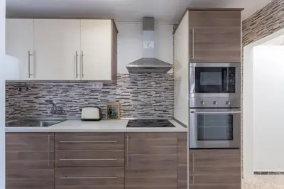 Una cocina o zona de cocina en Cozy Apartment in Salinetas Beach.