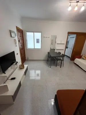 Una televisión o centro de entretenimiento en Apartamento céntrico y luminoso ALCARAVANERAS