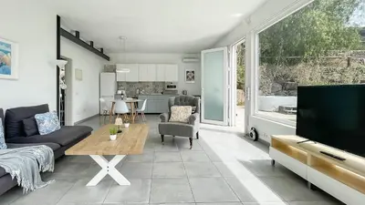 Una televisión o centro de entretenimiento en Villa Barranco de los Cernícalos