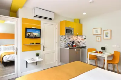 Una cocina o zona de cocina en Hotel Apartamento Bajamar