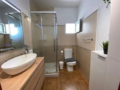 Un baño de B&B and Apartments El Charco Azul