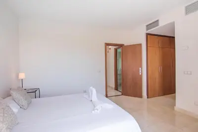Cama o camas de una habitación en HomeForGuest SALOBRE GOLF VILLA, POOL, BBQ, WIFI, STUNNING VIEWS
