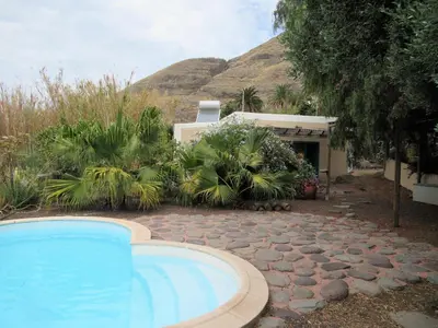 Piscina en o cerca de vivelorural Casa en risco de agaete con piscina