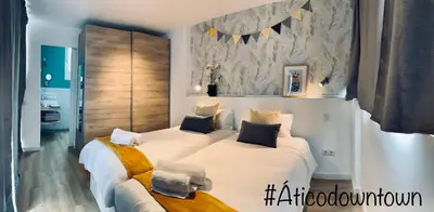 Cama o camas de una habitación en Attic Penthouse Downtown Beach 1Gb Fibra