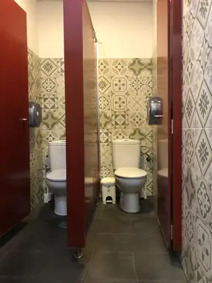Un baño de Lua Lua Hostel Las Palmas