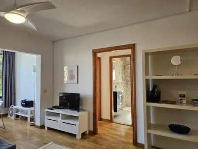 Una televisión o centro de entretenimiento en Iguazu Yumbo - Two Bedroom Apt