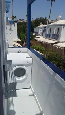 Un balcón o terraza de bungalow with terrace near the beach