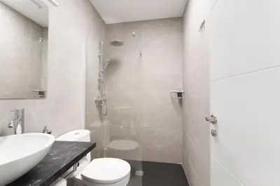 Un baño de bungalow with terrace near the beach