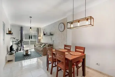 Una cocina o zona de cocina en Spacious apartment in Las Palmas de Gran Canaria - 85 m² with WiFi