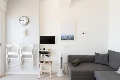Una televisión o centro de entretenimiento en Nice beach views with terrace By CanariasGetaway