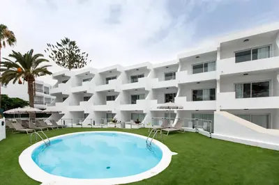 Piscina en o cerca de Alsol Guatiza