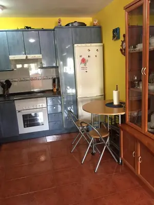 Una cocina o zona de cocina en Beautiful Holiday Home near of the sea