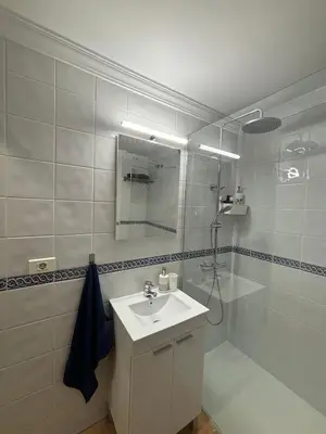 Un baño de APARTAMENT SARDINA NEAR THE BEACH WITH POOL AND WIFI e
