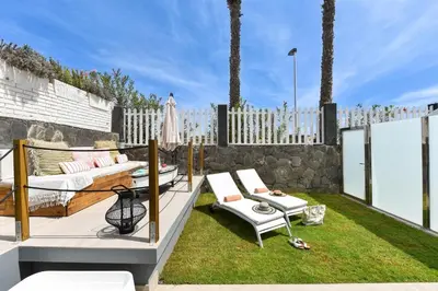 Jardín al aire libre en Maspalomas Beach apartment La Charca III by VillaGranCanaria
