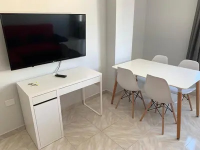 Una televisión o centro de entretenimiento en TABLERO 303, FABULOSO apto 6 pax cerca de PLAYA INGLÉS