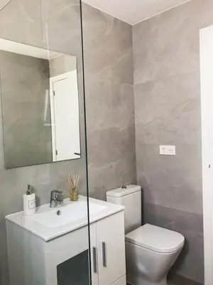 Un baño de JUST To SLEEP 2 BEDROOMS APARTMENTS