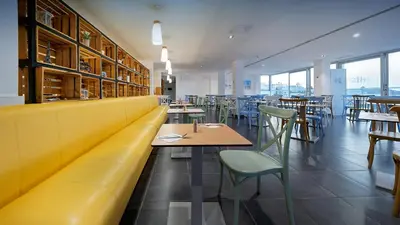 Un restaurante o sitio para comer en OCEAN HILL - Adults Only