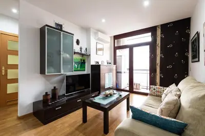 Una televisión o centro de entretenimiento en Aurora Beach Apartment