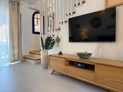 Una televisión o centro de entretenimiento en Meloneras Sunset